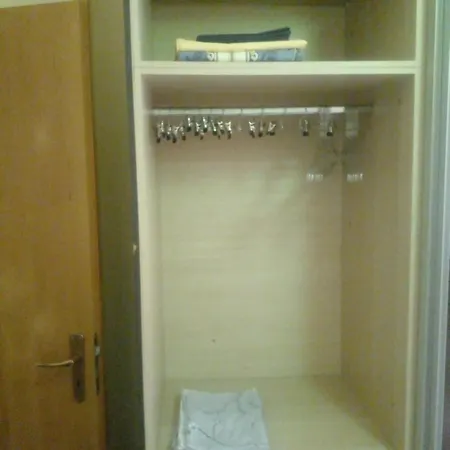 Homestay Ofellows - Kristal Center