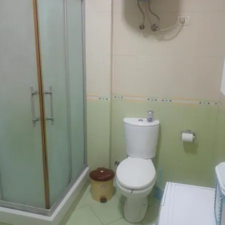 Ofellows - Kristal Center Homestay *