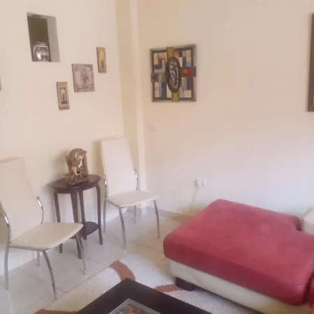 Ofellows - Kristal Center Homestay Tirana