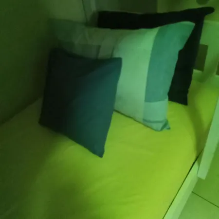 Ofellows - Kristal Center Homestay *